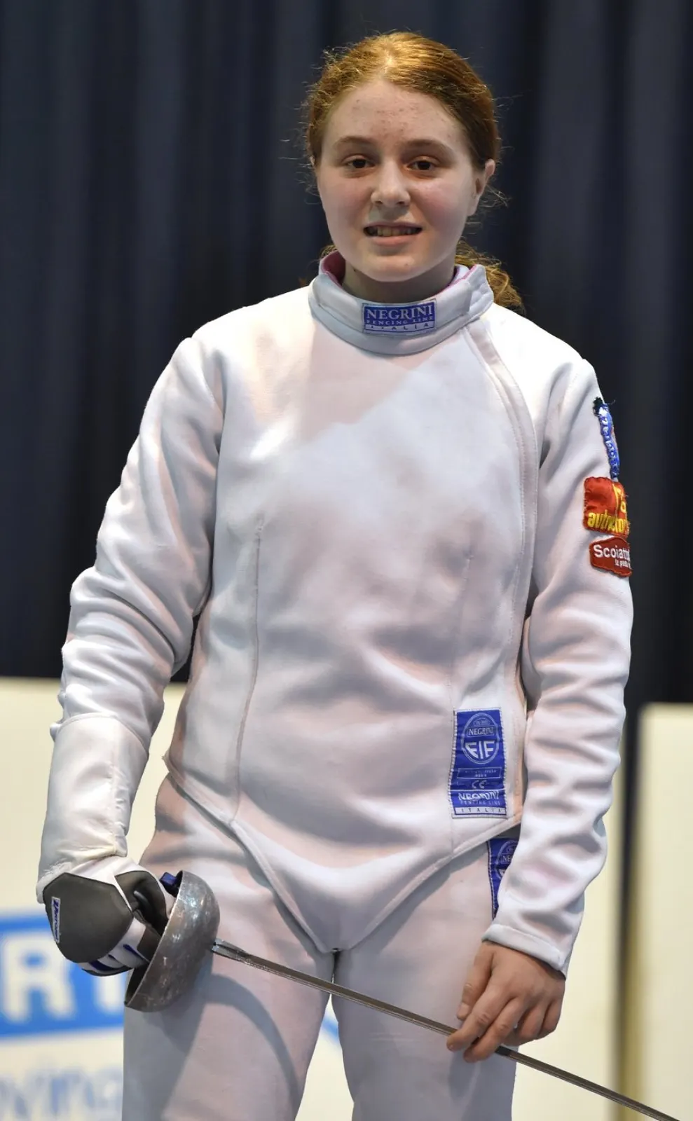 Atleta della Pro Novara con la maschera in mano